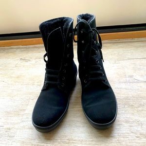 Tods suede black boots soft lining.